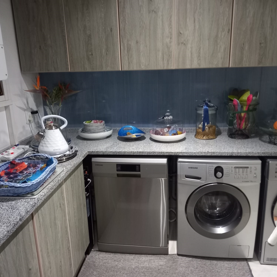 4 Bedroom Property for Sale in Menkenkop Western Cape